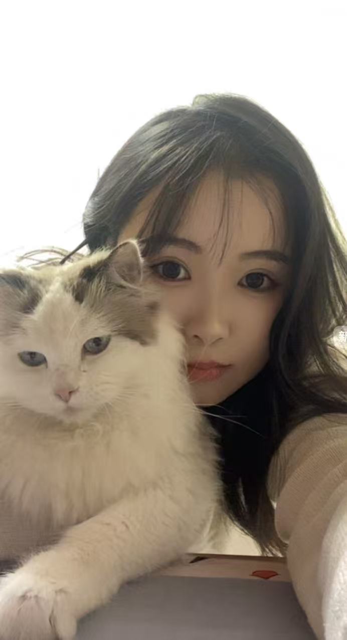 Customer Support Representative Linda from LovePet Factory